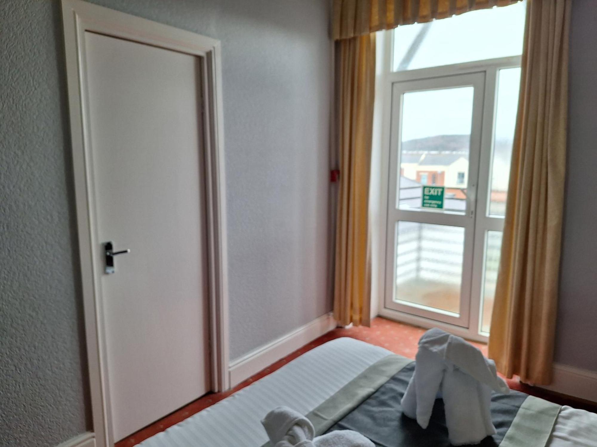 ホテル Swn Y Mor ランディドノー 部屋 写真